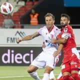 Reto Ziegler au duel avec le défenseur du FC Thun, Marco Buerki